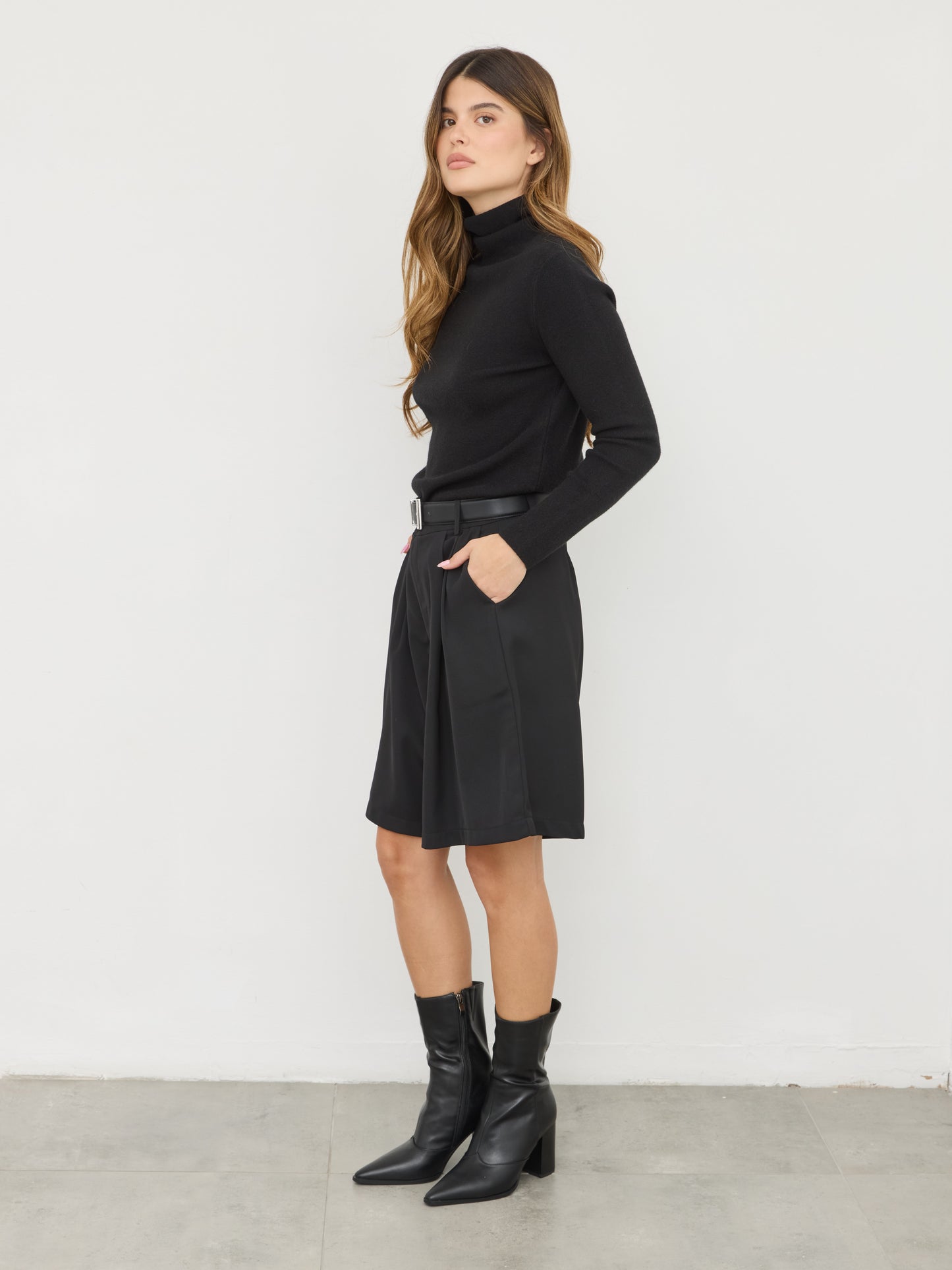 מגפוני עקב שפיץ אמלי | שחור