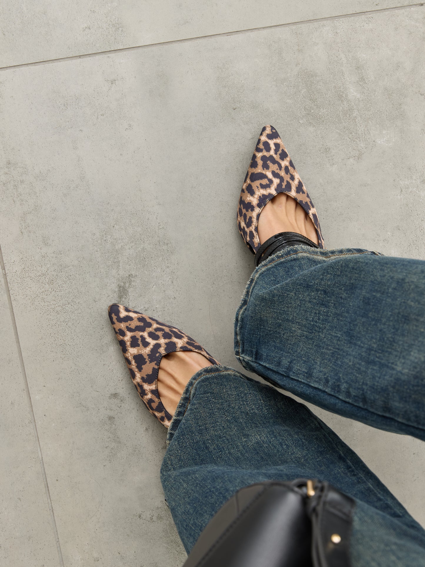 נעלי  עקב שפיץ רצועות טיה | מנומר