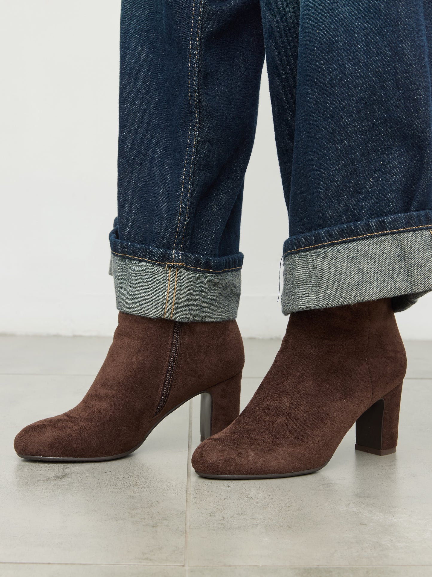 מגפוני עקב דמוי זמש אגתה | חום