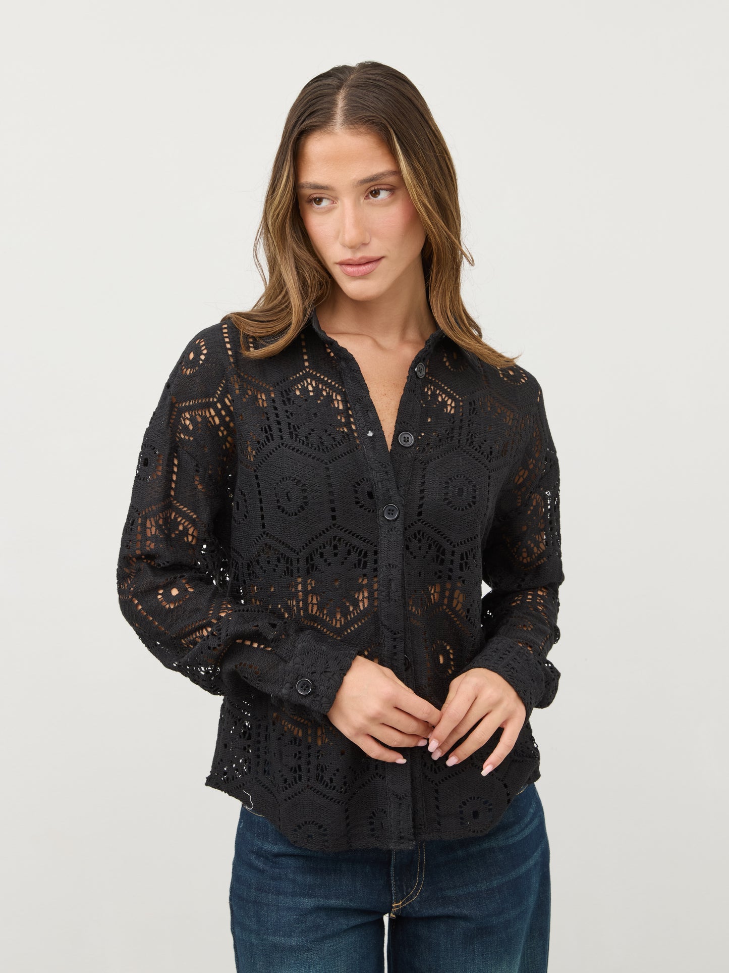 חולצת תחרה  מכופתרת דוני | שחור