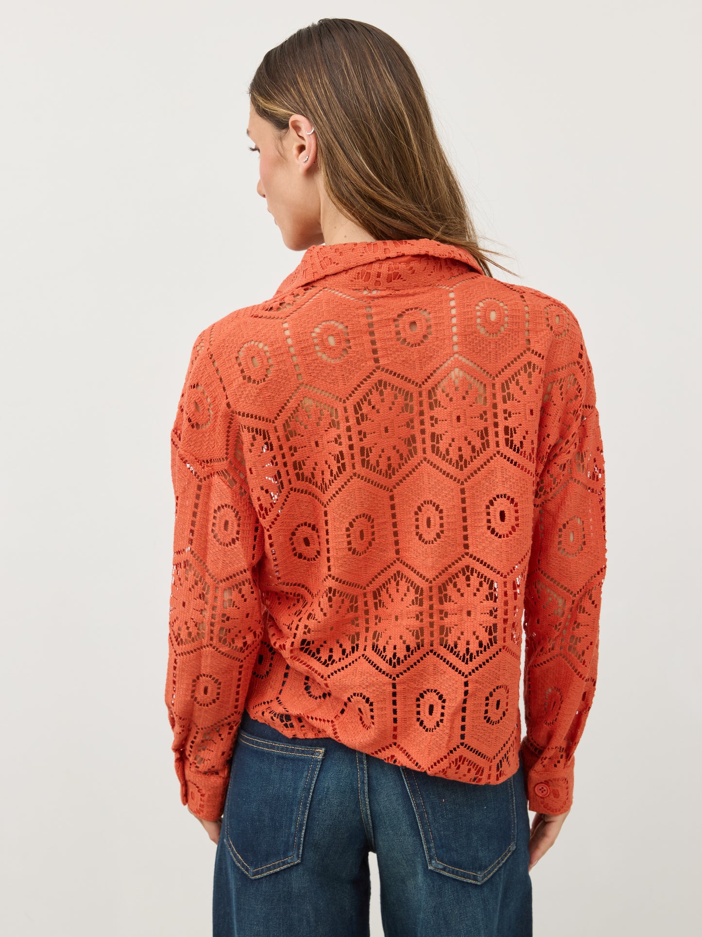 חולצת תחרה  מכופתרת דוני | חמרה