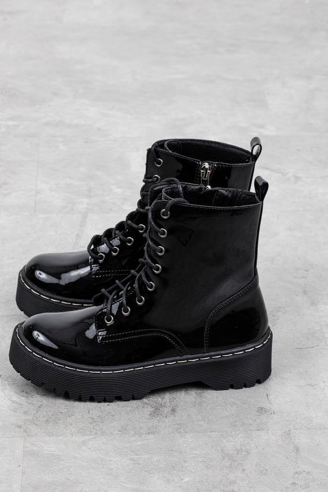 מגפוני סוליית טרקטור בצבע שחור לק