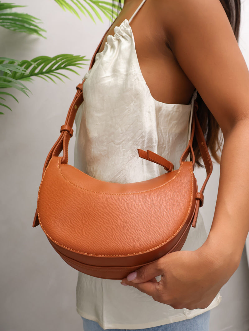 תיק נשים קטן בצבע קאמל