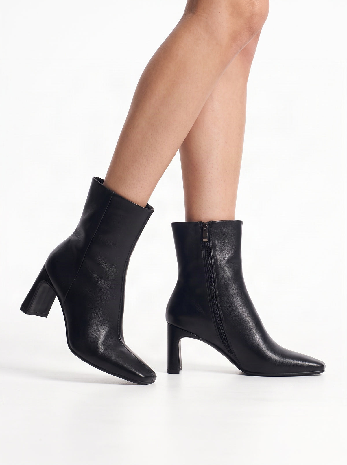 מגפוני עקב אודל | שחור