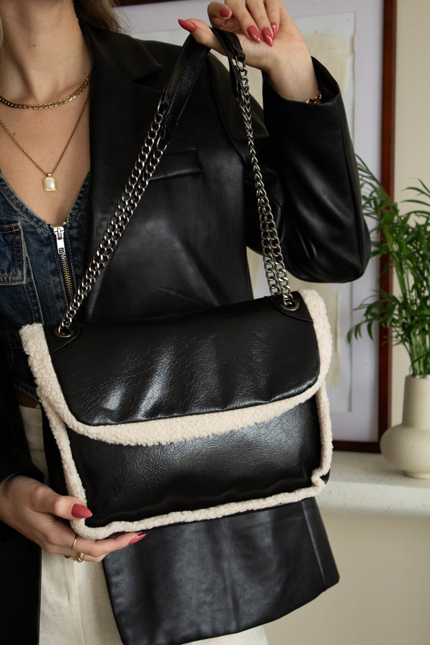 תיק דמוי פרווה ריד | שחור