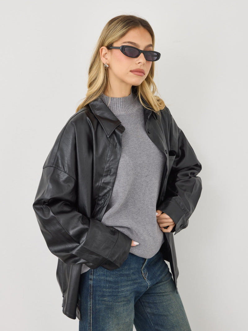 חולצה מכופתרת  דמוי עור קיה | שחור