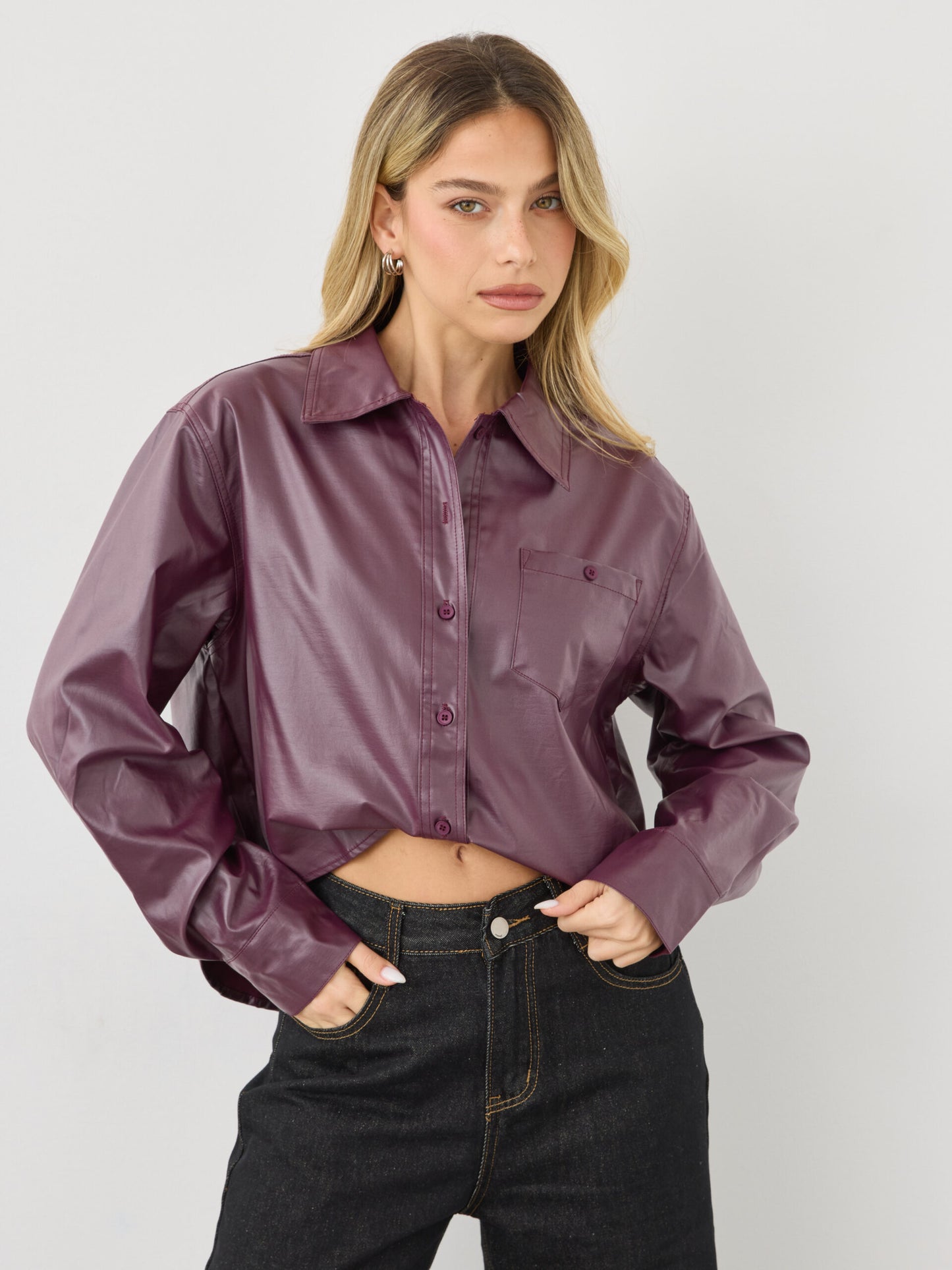 חולצה מכופתרת דמוי עור קנדל | בורדו