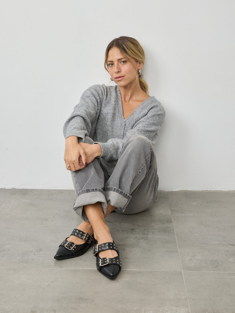 נעלי בובה ניטים שפיץ אודט | שחור