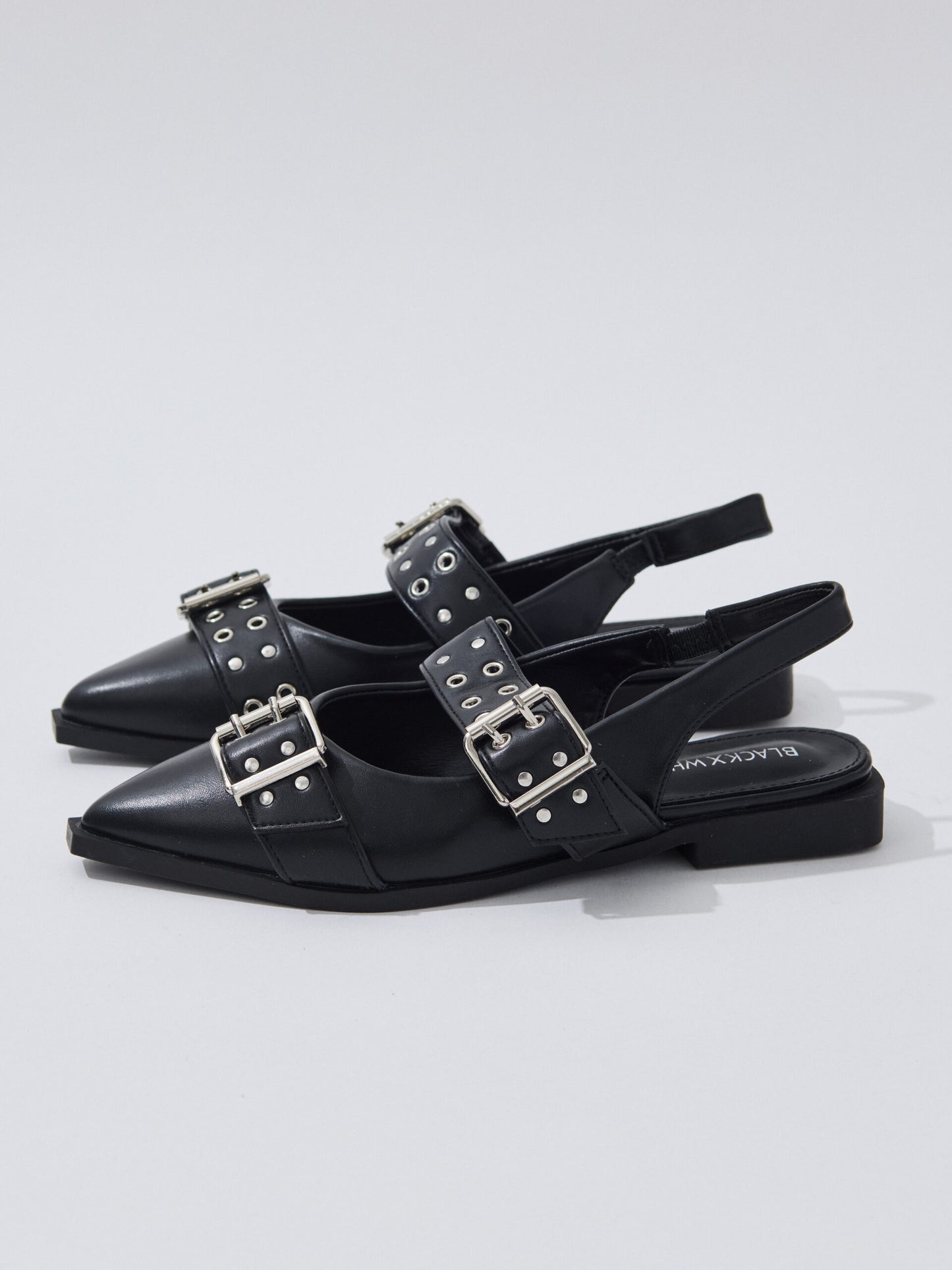 נעלי בובה ניטים שפיץ אודט | שחור