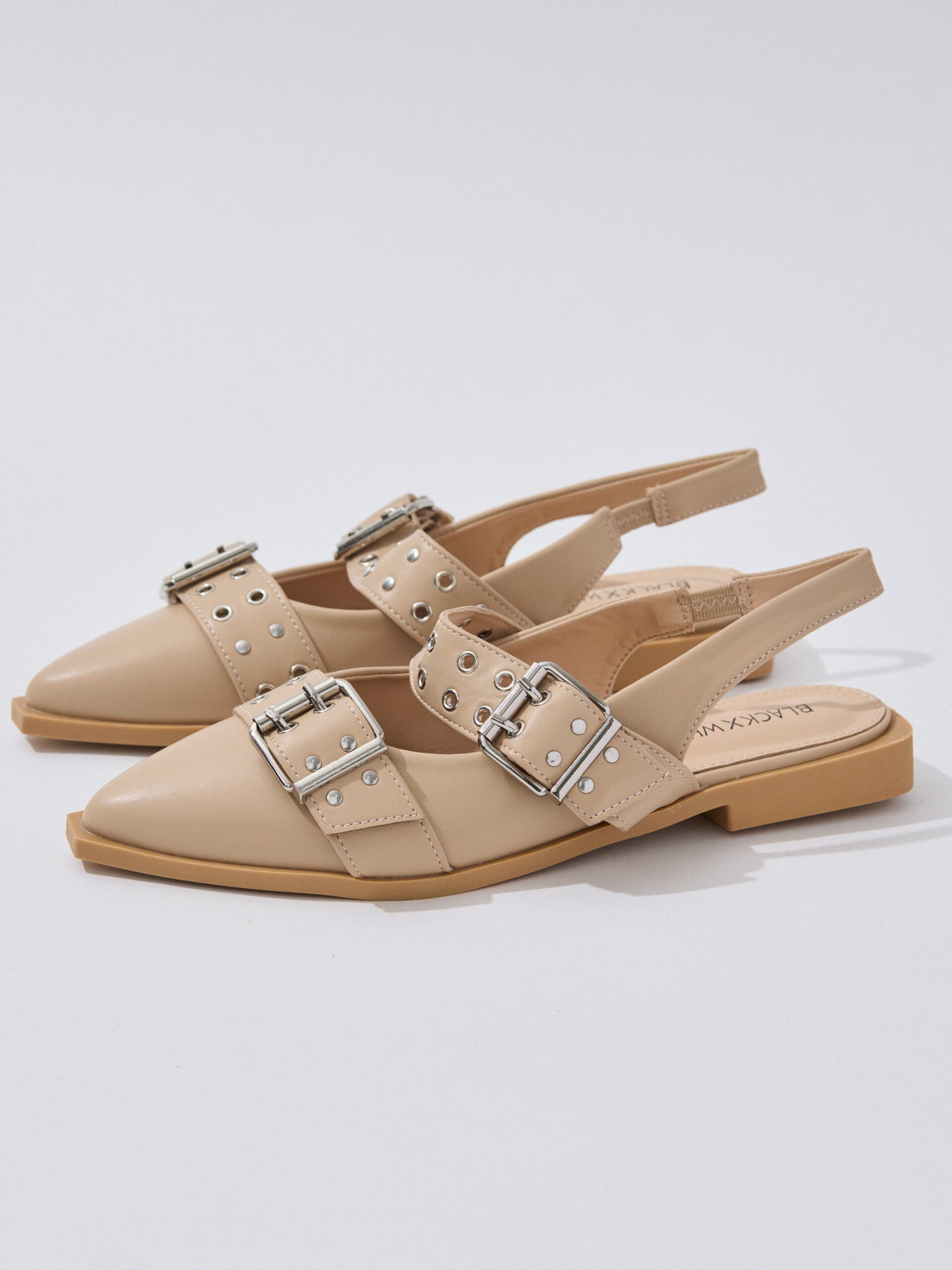 נעלי בובה ניטים שפיץ אודט | בז'