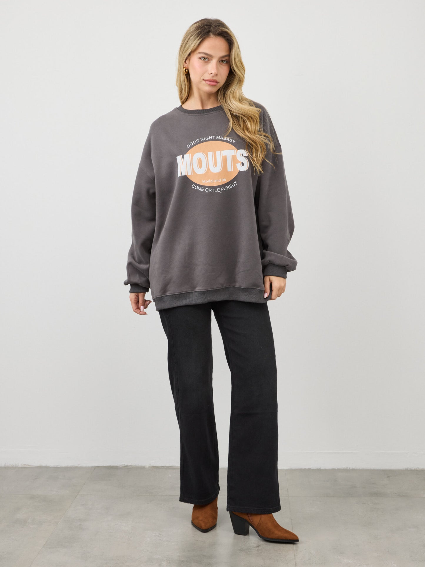 סוויטשירט בהדפס MOUTS | אפור