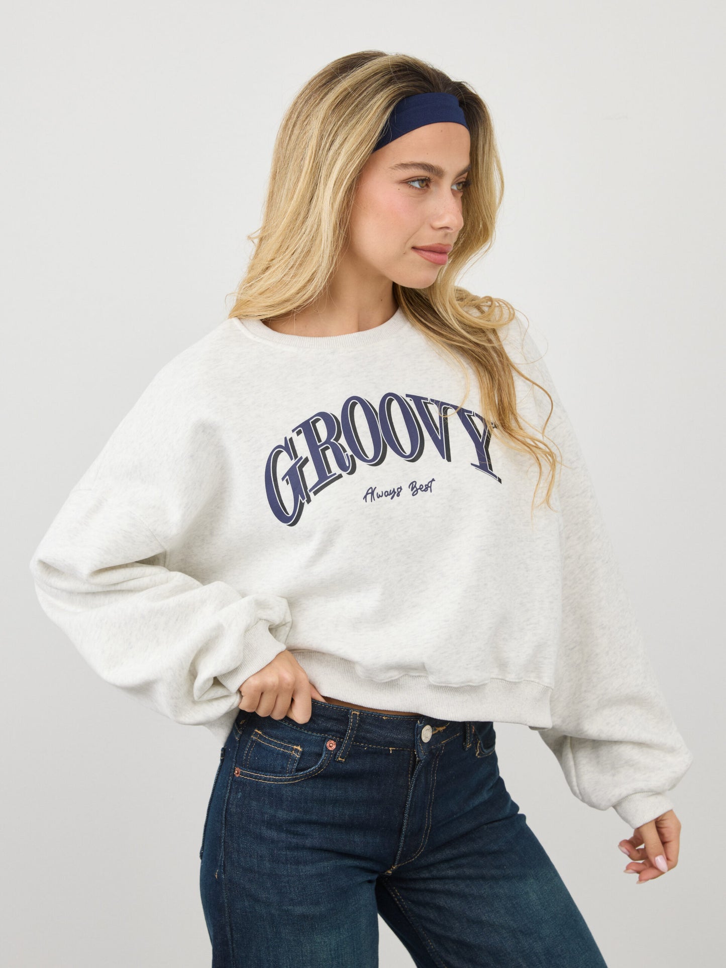 סווטשירט עם כיתוב GROOVY | אפור