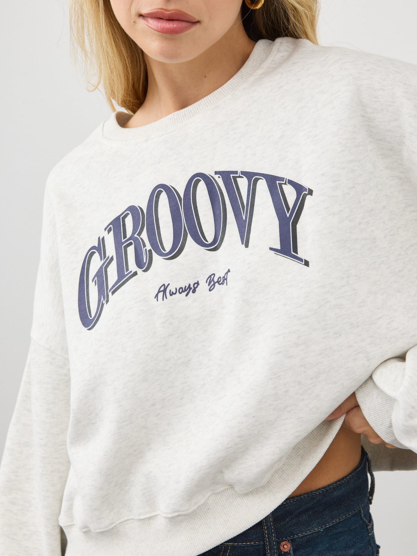 סווטשירט עם כיתוב GROOVY | אפור