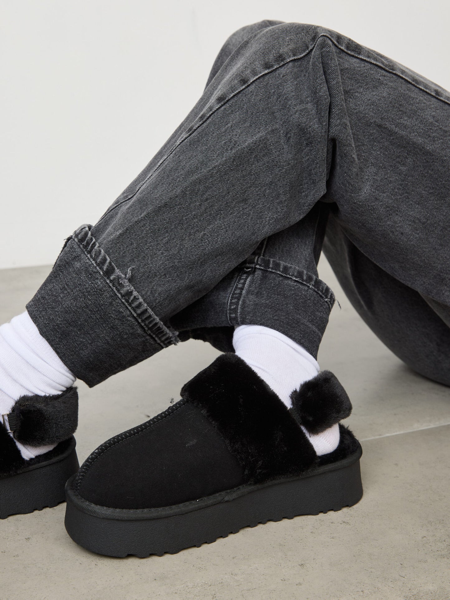 מיולס פלטפורמה פרווה נלי | שחור