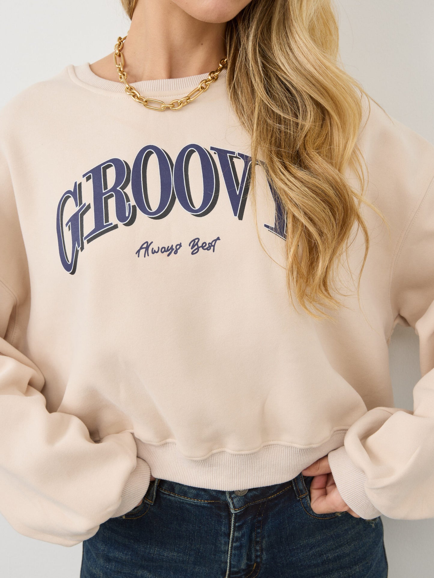 סווטשירט עם כיתוב GROOVY | בז'