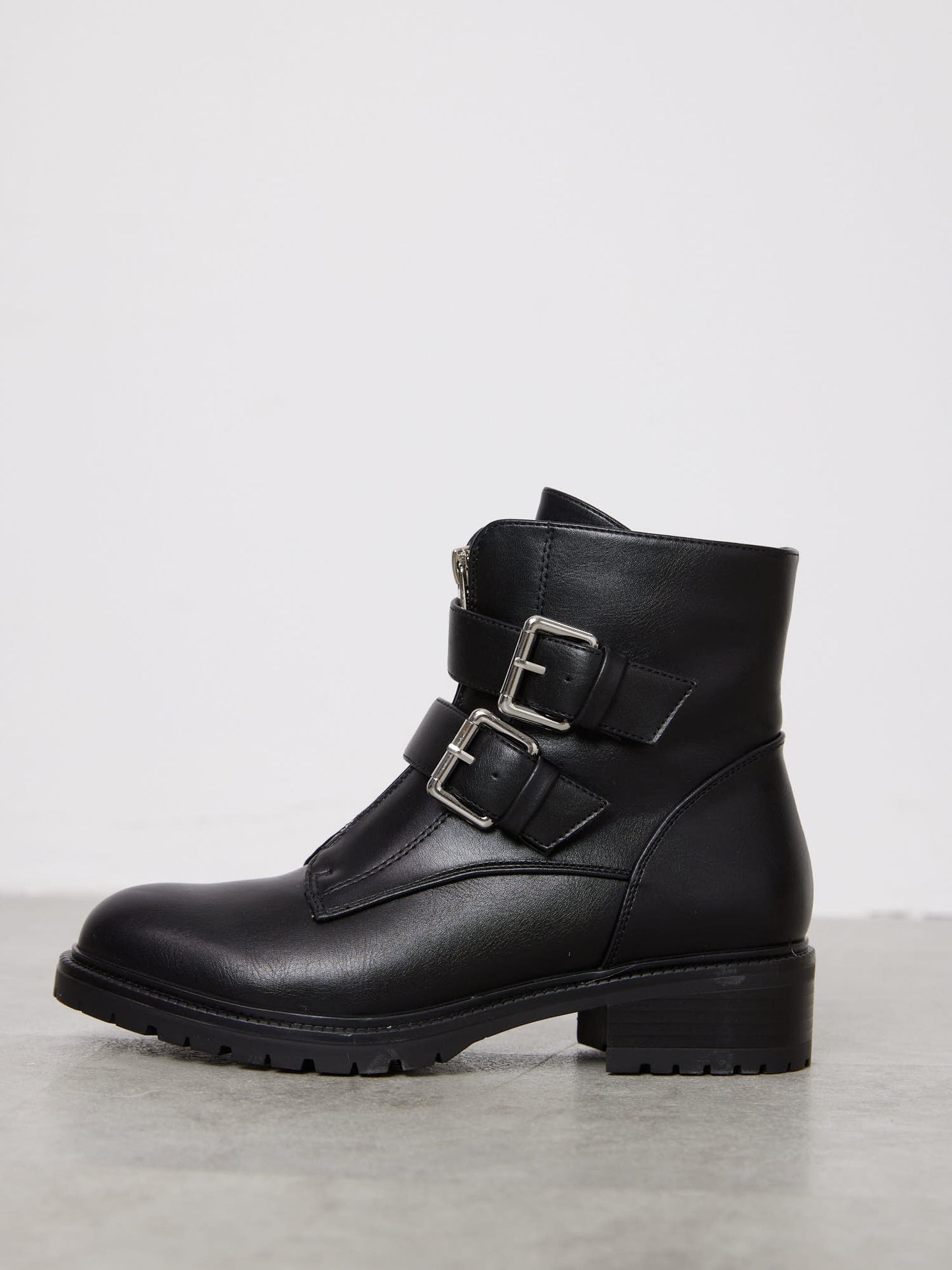 מגפון לנשים שחור