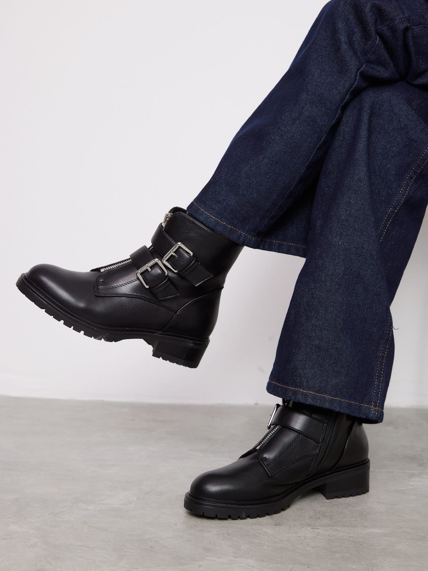 מגפונים לנשים עם עקב קטן