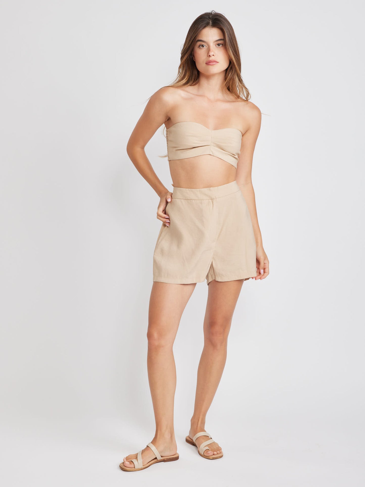 טופ סטרפלס כיווץ דפני | בז'